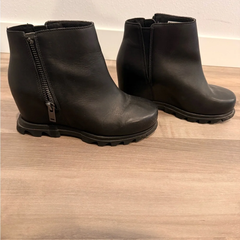 Sorel Black Wedge Ankle Boots - Picture 2 of 4